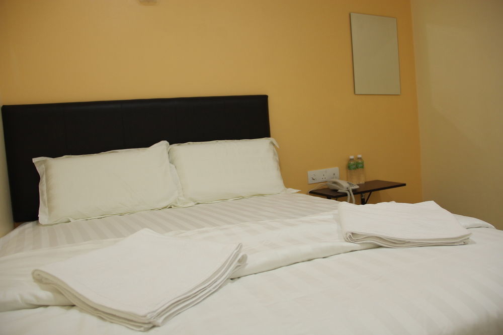 Oyo 89665 Royale City Hotel Sepang Exterior foto
