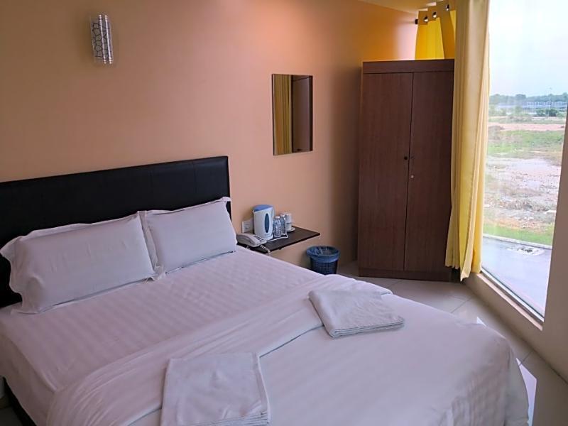 Oyo 89665 Royale City Hotel Sepang Exterior foto